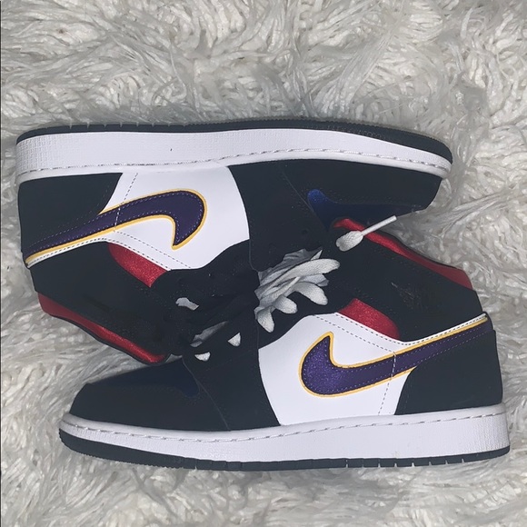 Air Jordan 1 Mid - Picture 1 of 3